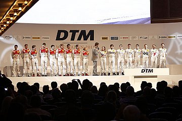 DTM-Präsentation in Wiesbaden begeistert 120.000 Fans
