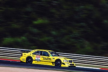 Klaus Ludwig im Mercedes aus den Neunzigern - Foto: DTM