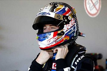 Vorbereitung des 16-jährigen Salman Owega vor seinem Renneinsatz im GTC Race (Foto: Alex Trienitz)