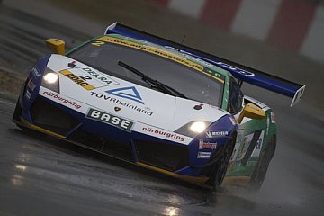 Dank Slicks fuhr Daniel Dobitsch (FACH AUTO TECH) auf abtrocknender Strecke in Q2 die Bestzeit