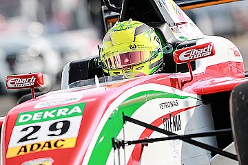 Mick Schumacher holt die Pole auf dem Nürburgring