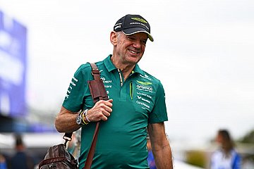 Adrian Newey packt seine Sachen als Teamchef und geht zur Technik-Abteilung - Foto: Aston Martin