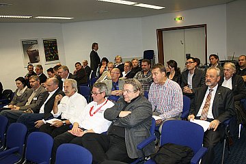 Ein voller Raum mit vielen interessierten Serienorganisatoren anlässlich der Motor Show Essen( Foto: Ralph Monschauer)