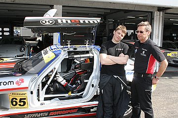 Maximilian Völker mit Teamchef Rüdiger Seyffarth