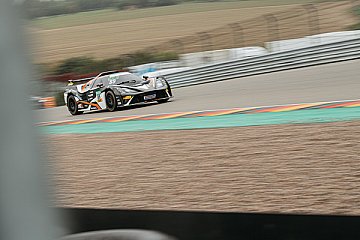 Das tschechische Team RTR Projects holte mit Jan Krabec und Lenny Marioneck den Laufsieg am Sonntag - Foto: Joel Kernasenko