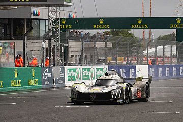 Beide Peugeot 9X8 2024 Hypercars erreichen das Ziel