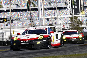 Zwei neue 911 RSR beim Test für 24h-Klassiker