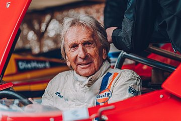 Derek Bell – vier seiner fünf Le Mans Siege fuhr er mit Porsche ein: „Der 917 ist das Auto meines Lebens. Die Lenkung habe ich als sehr leicht und angenehm in Erinnerung.“ - Foto: Porsche AG