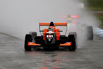 Fenestraz glänzt im Regen