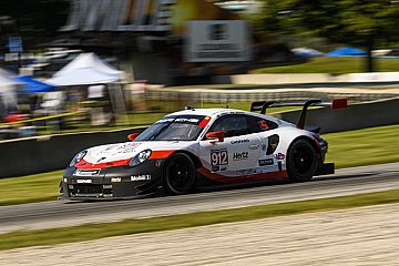 Porsche 911 RSR starten aus der dritten und vierten Reihe