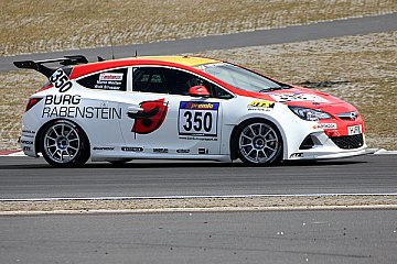 Starke Debüt-Vorstellung des Opel Astra OPC Cup