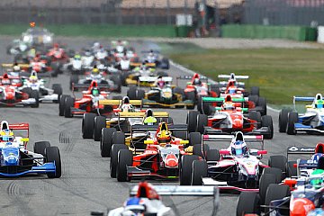 Formel Renault NEC startet mit Rekord in zweite Runde