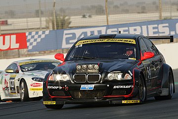 17 Teams sind mit BMW am Start in der Wüste von Dubai