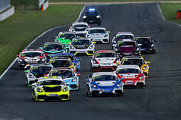 Erster GT4-Sieg für Tim Horrell, GT3-Krimi mit Triumph für Fabian Dybionka