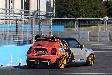 MINI Electric Pacesetter inspired by JCW. Safety Car - Foto: BMW