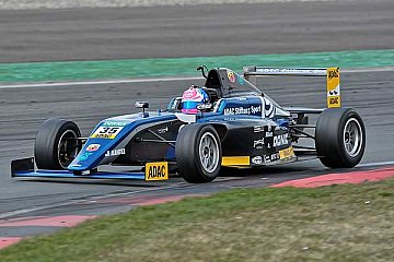 Carrie Schreiner wir HPT Junior in der ADAC Formel 4