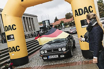 Auf PS-Mission rund um Berlin: Start der ADAC Youngtimer Tour 2017