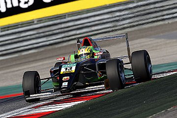 Erste Formel 4-Punkte für Cedric Piro