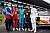 Das BMW Junior Team (#77, BMW M6 GT3) mit Dan Harper, Max Hesse, Neil Verhagen, Augusto Farfus und Jochen Neerpasch - Foto: BMW