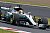 Lewis Hamilton im Regen des zweiten Trainings vorne