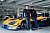 Dino Steiner (r.) mit Phil Dörr beim Test mit einem GT4-McLaren in Hockenheim - Foto: Gruppe C